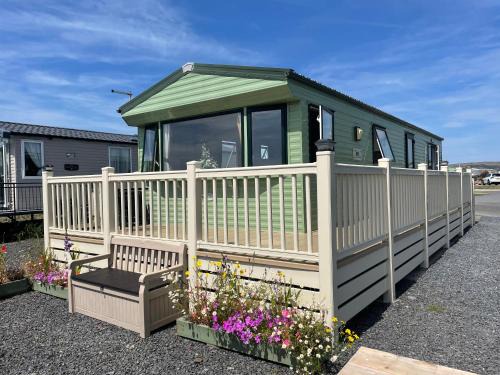 Cambrian Rio Caravan