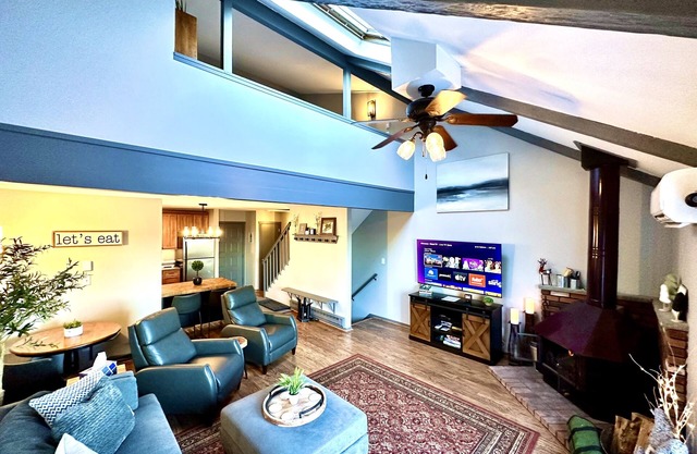 Camelback Fun! Ski-in/Ski-out Updated and fresh! MUST SEE!