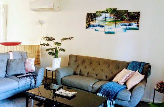 Camelias Boutique Cottage in Dianella