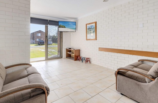 Cameo Court 1 - walk to the beach