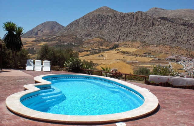 Caminito Del Rey Scenic 3 Bedroom Private Villa