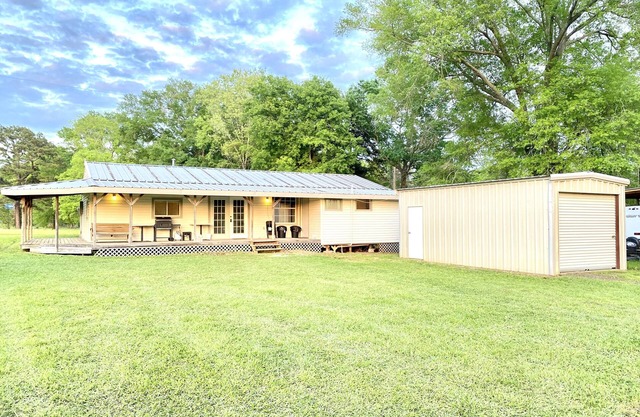 CAMP BY PENDLETON BRIDGE, TOLEDO BEND LAKE AND TEXAS SRA PARK AND BOAT LAUNCH