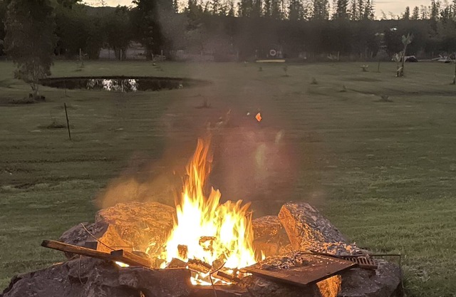 Camp in comfort, 10 min to the beach. Pet friendly