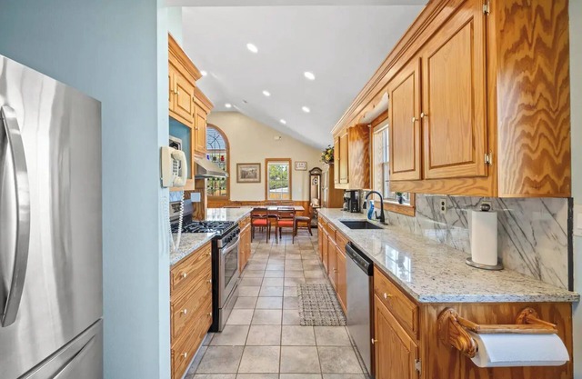 Camp Orion - Spacious 6-bedroom with AC and WiFi in welcoming Dripping Springs