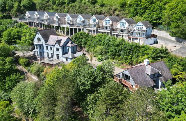 Campbell - 2 Bedroom Apartment - Pendine