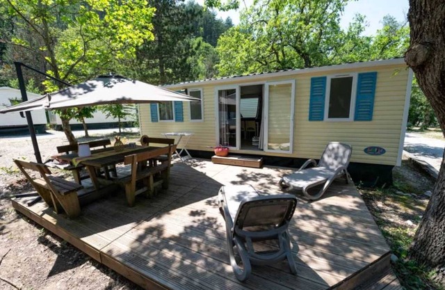 Camping 4 étoiles - Piscine - ccaific