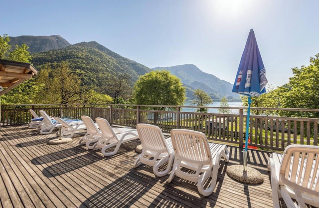 Camping 'Al Lago Apartment 3' with Lake View, Terrace & Wi-Fi