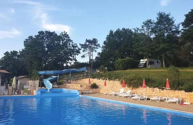 Camping des Bastides * - Cottage 2 bedrooms 4 people