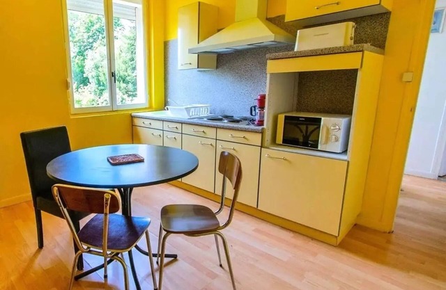 Camping des Bains * - Apartment n°3 - 2 bedrooms 2 to 4 people - 2 pers. included in the tariff