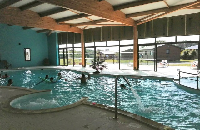 Camping Domaine de la Héchaie - 4 room chalet for 6 people
