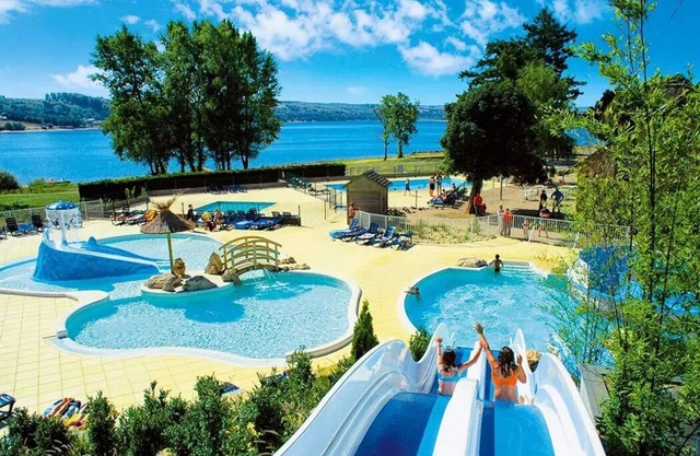 Camping Le Caussanel* - Classic Space 32m² - Outdoor terrace - air conditioning - TV for 6 people