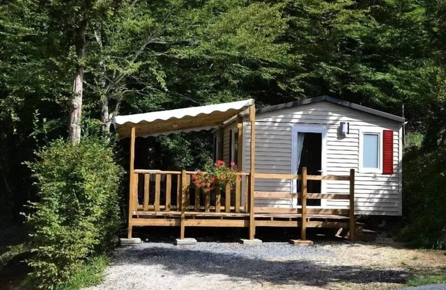 Camping Le Pont de Mazerat * - Mobilhome 21 m2: A small comfortable model for a duo or trio 4 people
