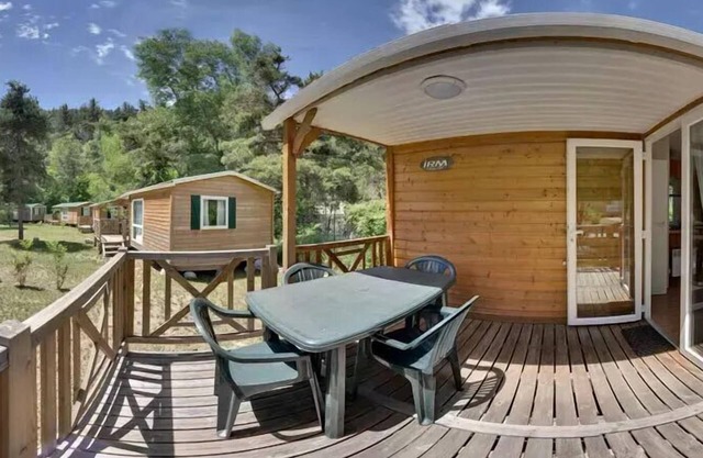 Camping Les Airelles * - 3 Room Mobile Home 4/6 People