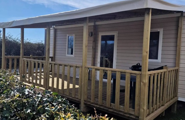 Camping Les P'tites Maisons dans la Prairie * - Family mobile home 4 people. - 2CH 4 people