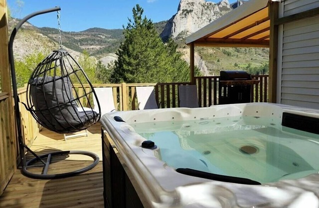 Camping les Princes d'Orange* - Loggia Confort 3 room apartment for 4 people Mountain view Air-conditioned