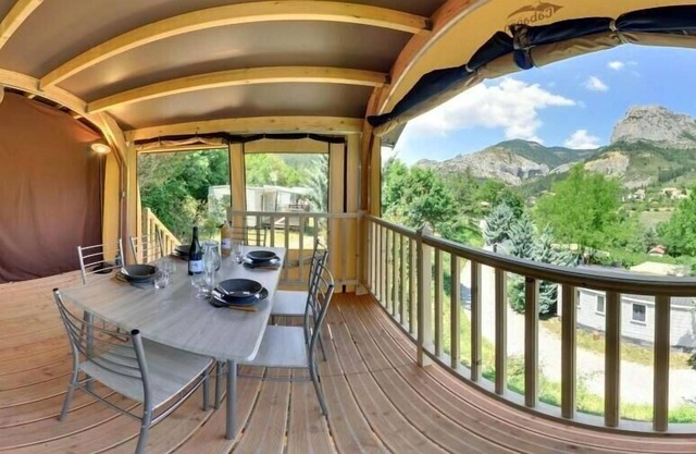 Camping les Princes d'Orange**** - Toilé Nature Luxe 4 rooms 4 Adult + 1 child