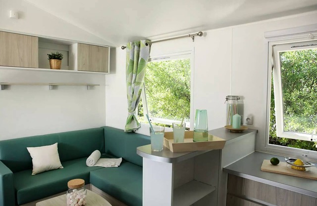 Camping Maïana Resort* - 4 Room Cottage 6/8 People Air Conditioned