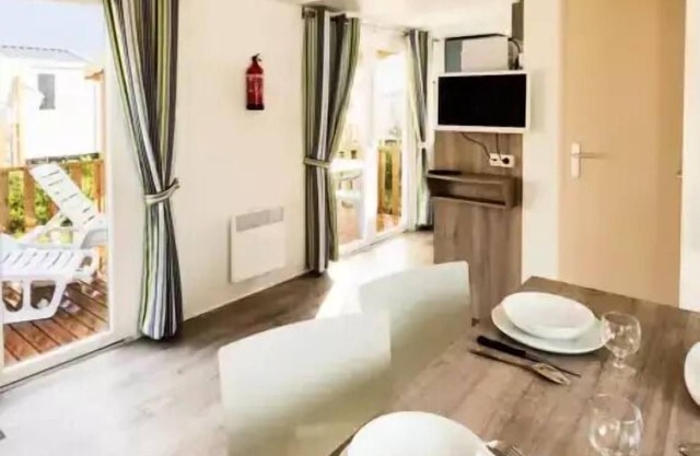 Campsite Domaine de la Sainte Baume**** - Comfort XL mobile home 3 rooms 4/6 people Air-conditioned + TV