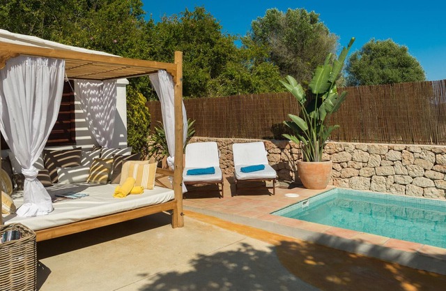 CAN ALMA * BEAUTIFUL COUNTRY HOUSE CLOSE TO AMNESIA CLUB WITH PRIVATE POOL