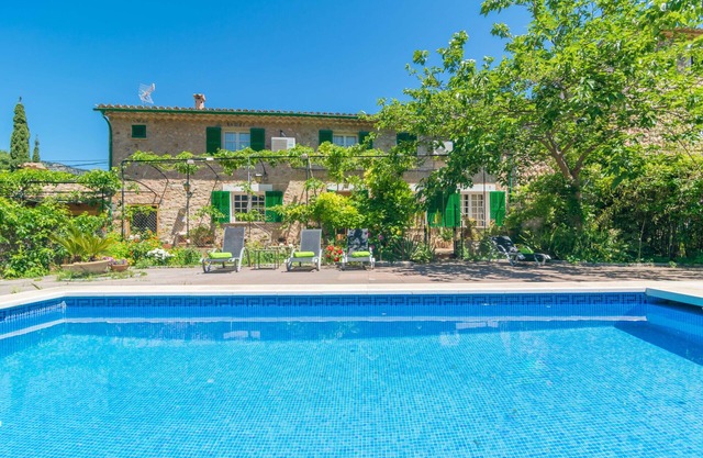 CAN ALTES - Lovely villa with private pool at the foot of the mountains. Free WiFi