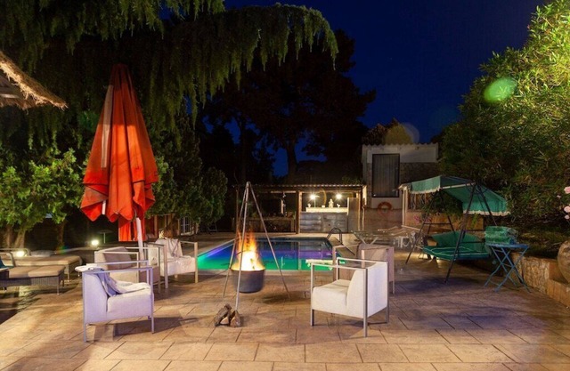 CAN BERNARDI - VILLA FOR RECREATION AND RELAXATION IN THE MIDDLE OF NATURE (21 PAX)