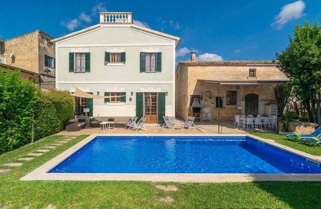 CAN BOMBARDA - Wonderful town house in the center of the island and with a private pool. F