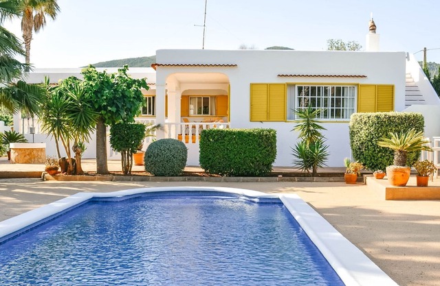 Can de Baix - Three Bedroom Villa, Sleeps 6