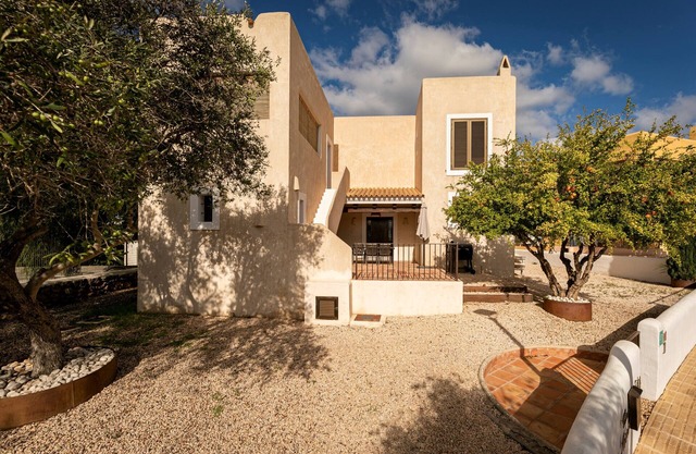 CAN NOVES-Villa with terrace and BBQ in a central and quiet area