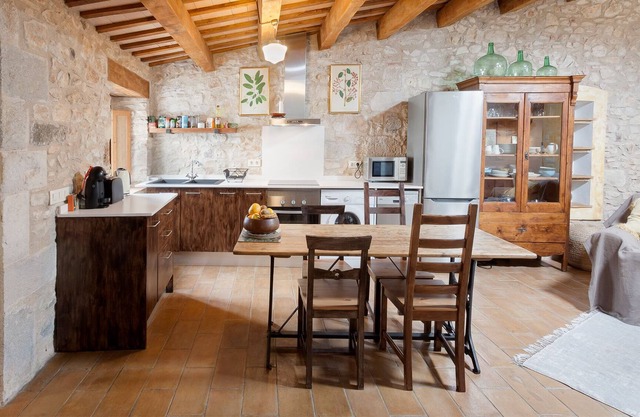 Can Feliu, Masia Stone House