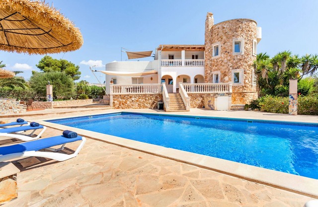 Can Flores Villa holiday house with pool perfect for a relaxing vacation near Cala Santanyi