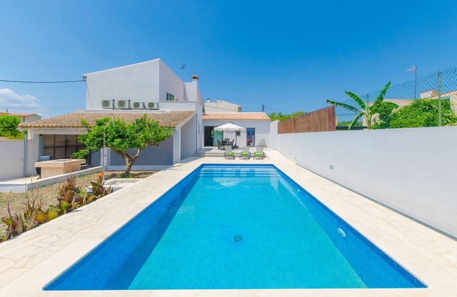 Can Fosc - Four Bedroom Villa, Sleeps 8