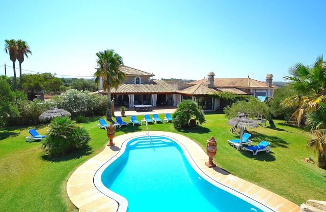 Can Gamundí 052 fantastic finca with private swimming pool, playground, air conditioning and barbecue