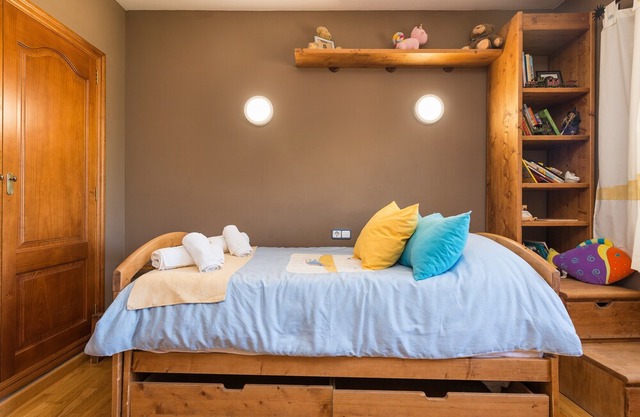 CAN MARÇAL - Beautiful chalet with private pool and tennis court in residential area. Free WiFi