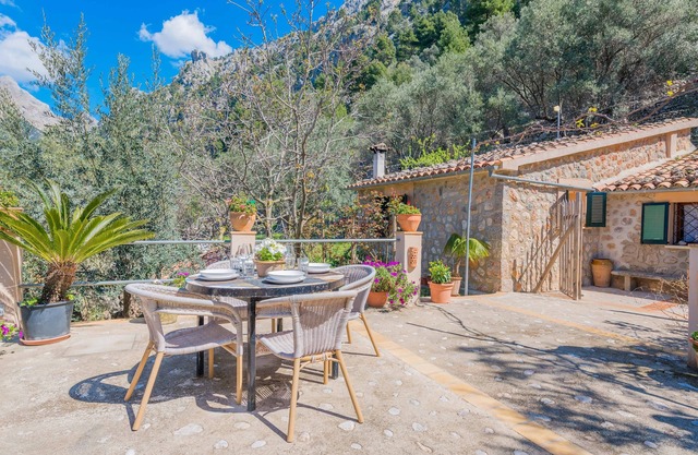 CAN MATEU - Chalet with terrace amidst the Tramuntana mountain range, a few km from Biniar