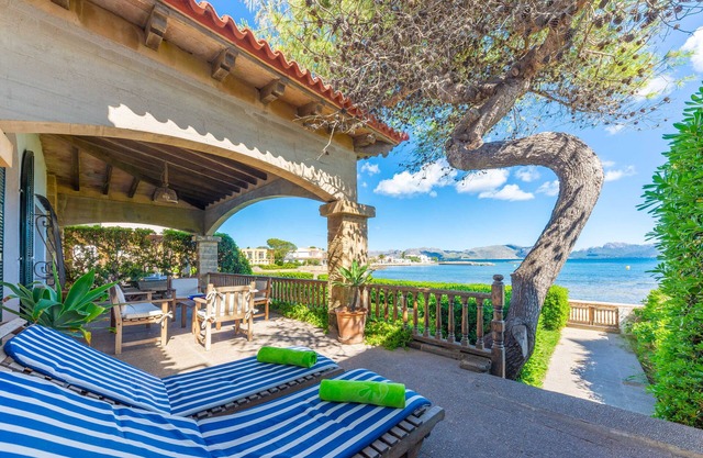 CAN MIR - House on the seafront in Marina Manresa, Alcudia, with free Wifi