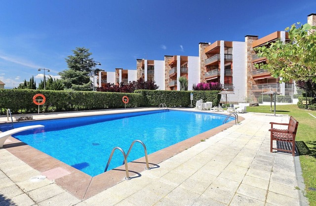 CAN PARRAMON PISCINE TENNIS ROSES