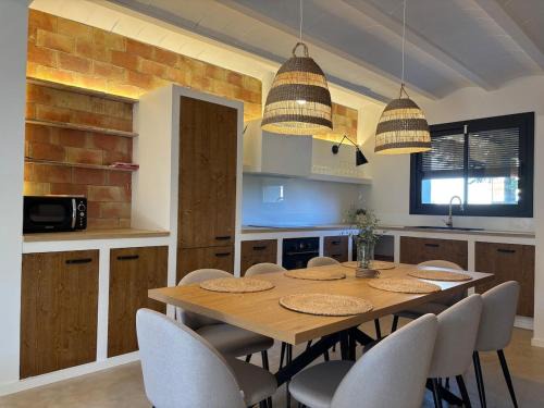 Can Pou, charming village house in Girona