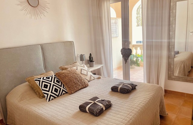 CAN SOMNI - COSY APP. WITH POOL, WINTER HEATING, WIFI, AIR CONDITIONING.