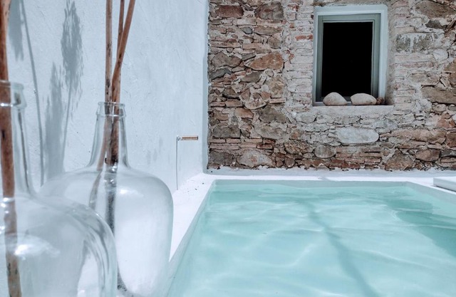 CAN TANDO Restored catalan old barn to enjoy peaceful rural simplicity