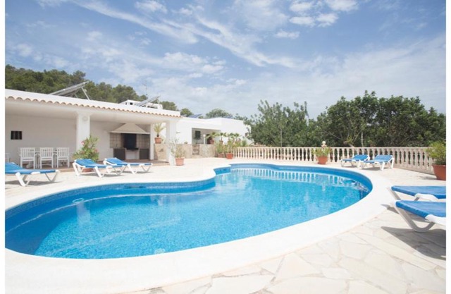 Can Tunicu has amazing sea views and is located in a quiet area near to San Antonio