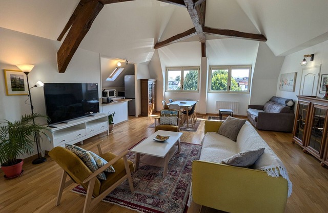 Canal Cottage in Montargis: Charm, Gardens & Culture