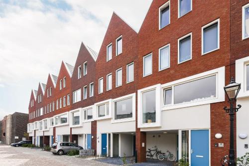 Canal House - Homestay