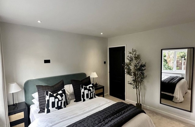 Canal Mews - 1 min from Trafford Centre and 2 mins M60