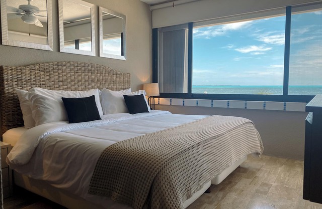 CANCUN BEACHFRONT CONDOS - GREAT VIEWS