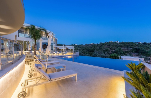 Caneiros Luxury House & Suites