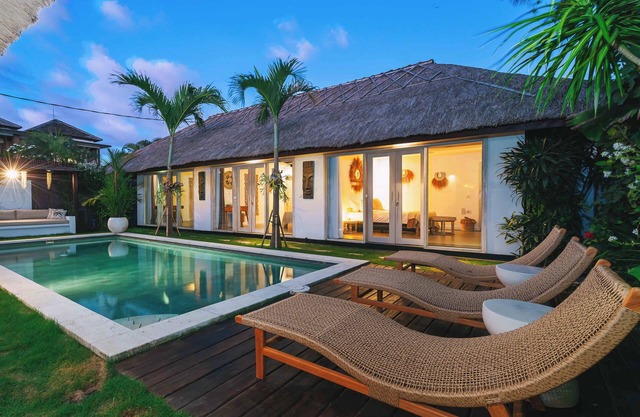 CANGGU Villa 4BR & BIG POOL - 10 min from the beach