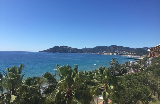 CANNES BORD DE MER FACE PLAGE