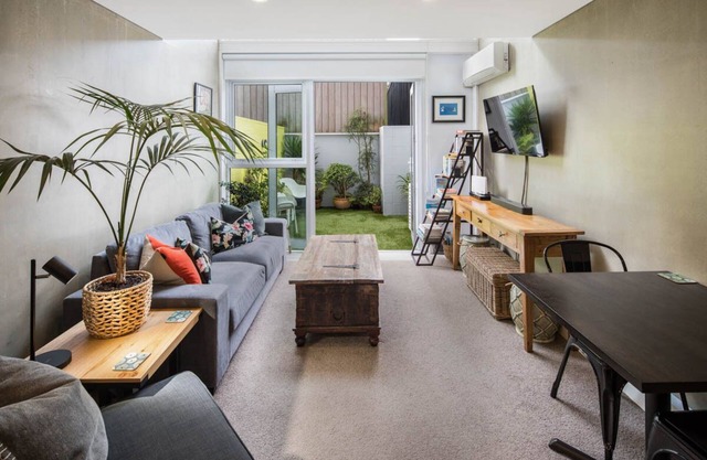 Canvas Loft Apartment - Urban Sanctuary - Stroll with Easen3 min. to Cuba Street