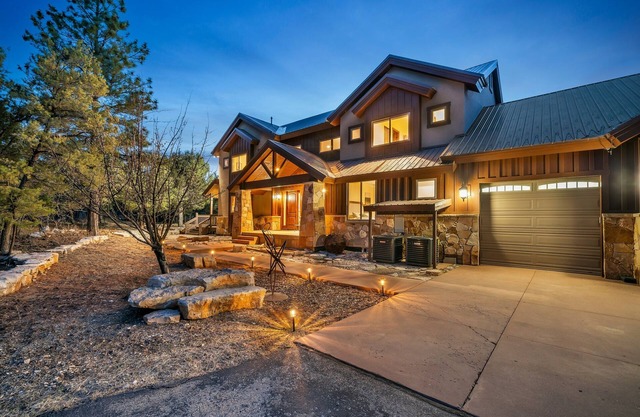 Canyon Ridge Retreat| hot tub, mins from Zion