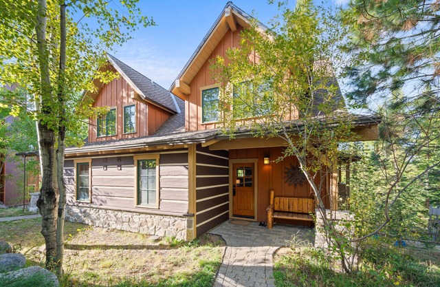 Canyon View Town Home | Ski-in Ski-out | Pet Friendly